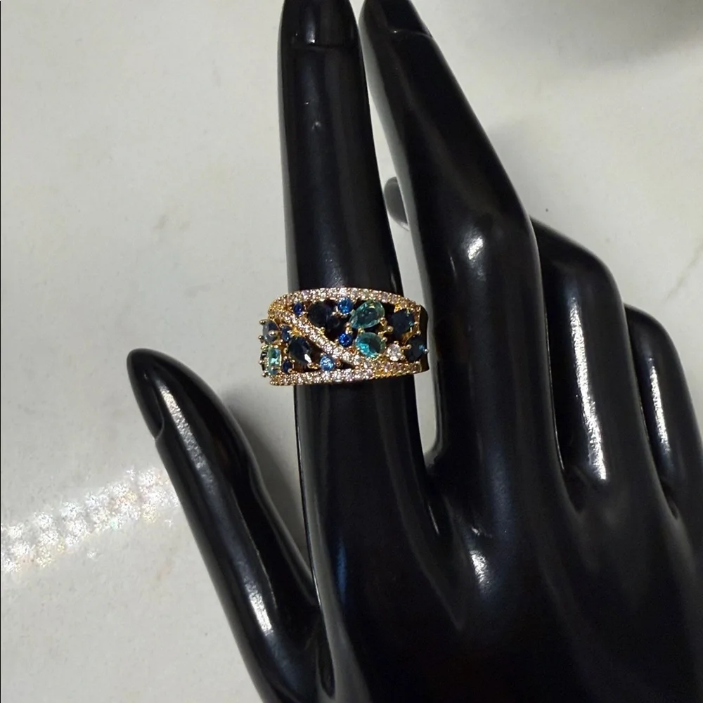 Elegant Gold and Blue Gemstone Ring